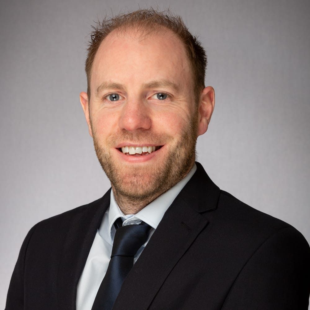 A portrait photograph of Elliot Metcalf