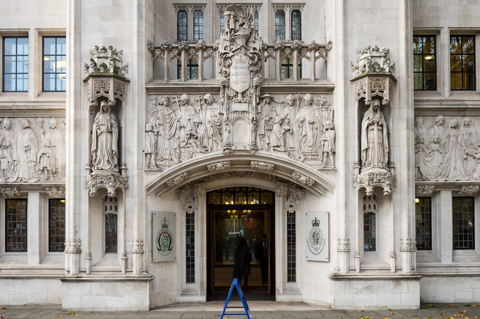 The front of a courthouse with grand pillars and steps leading to the entrance.